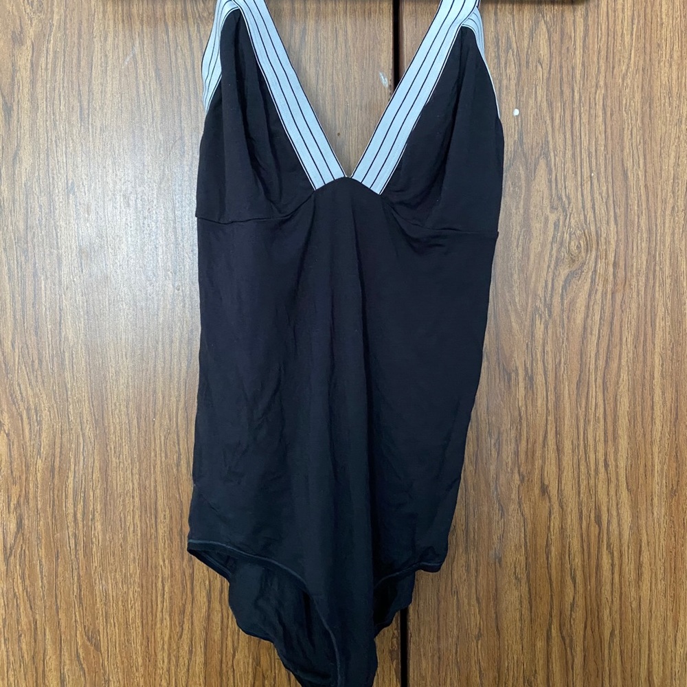 LIVELY V-neck bodysuit